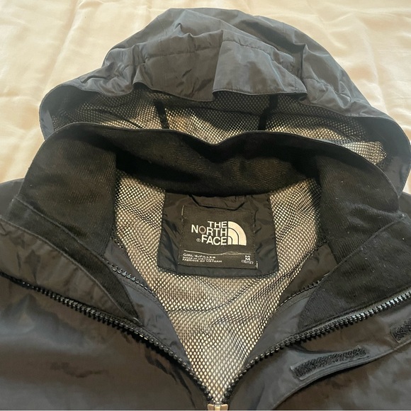 The North Face Kids Black Raincoat Windbreaker HyVent Size M (10/12) - Picture 3 of 9